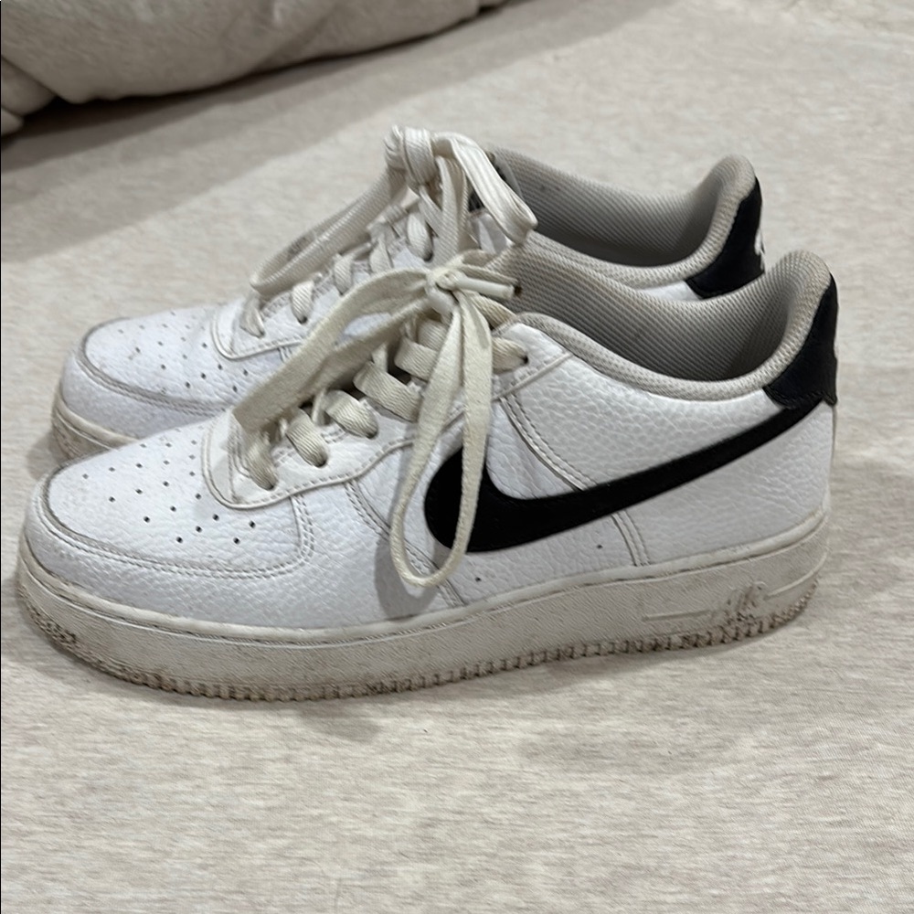 Nike White and Black Low Top Sneakers
